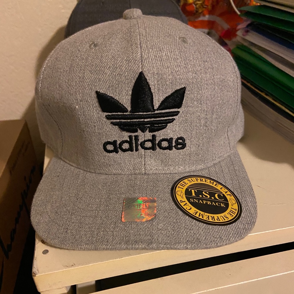 Adidas snap back hat